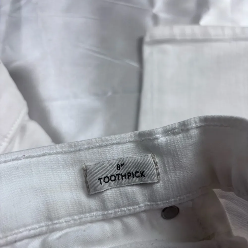 J. Crew Women’s Slim White Jeans. Size 30. Cool Look!  Nice Condition!